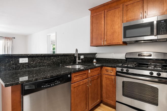 LIVING - 2 BED/2 BATH WITH LAUNDRY IN UNIT! Apartments