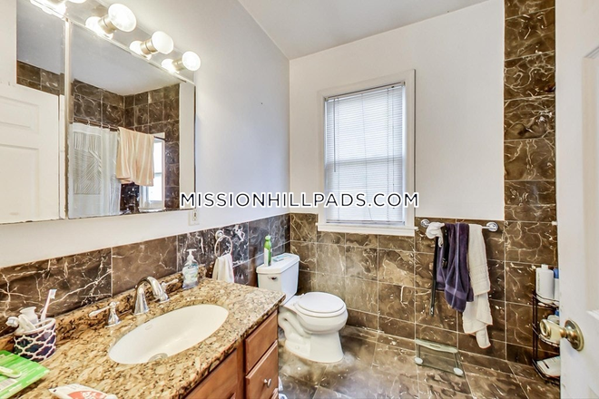 Bathroom - New Listing Available 9/1/2026! NO BROKER FEE! 5 Bed 2 Bath Apartment on Hillside St.!