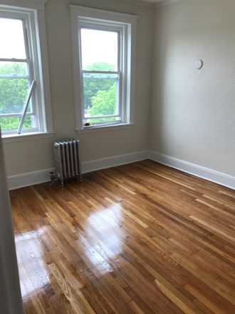 Hub Realty - Brighton, large one bedroom with updated kitchen and bathroom, on Green line T Apartments