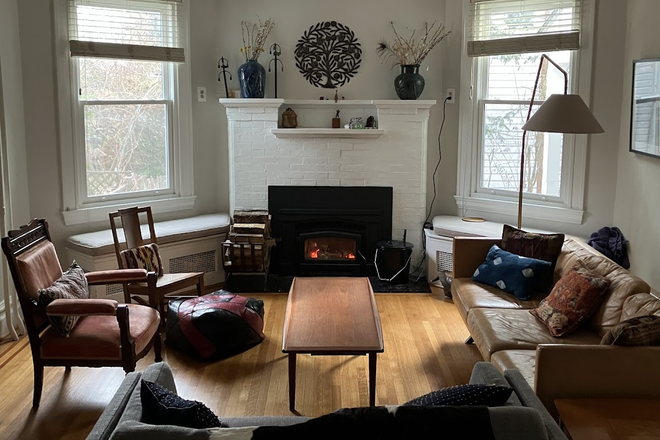 Living Room - Beautiful Roland Park House Perfect for a Visiting Scholar / Sabbatical Housing