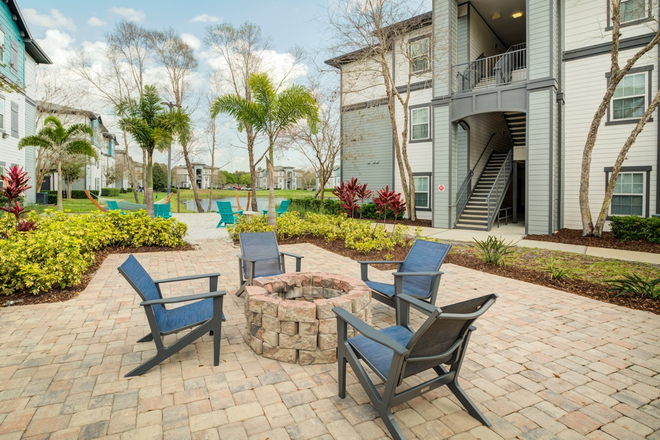 Orion-on-Orpington-Off-Campus-Apartments-Near-UCF-Orlando-Fire-Pit-with-Seating - Orion on Orpington Apartments