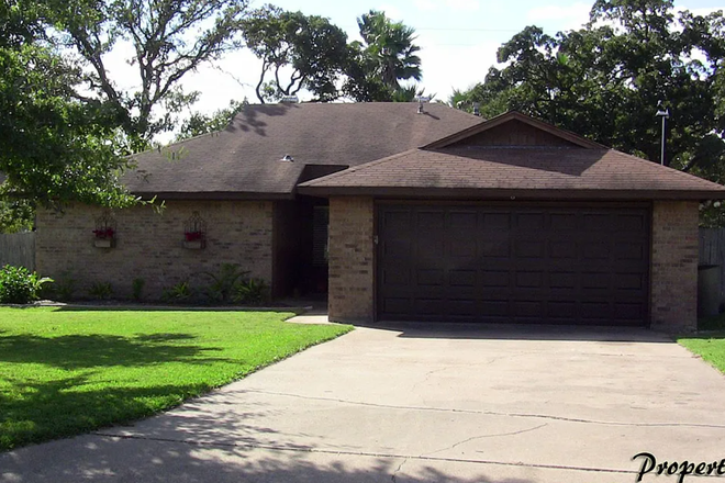 Garage - Female roommate needed starting Fall 2026.