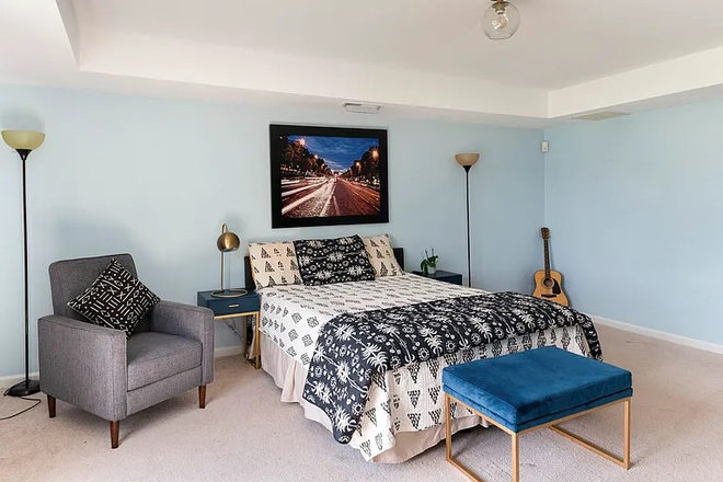 Guest Room-Main level - Franklin Drive Home