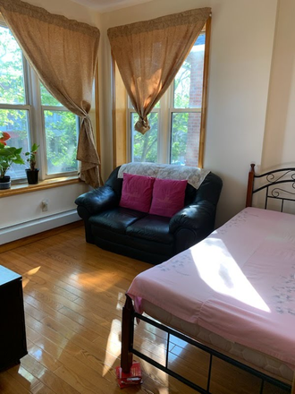 Bedroom 1 - Private bedroom in 3 bed/1 bath Home