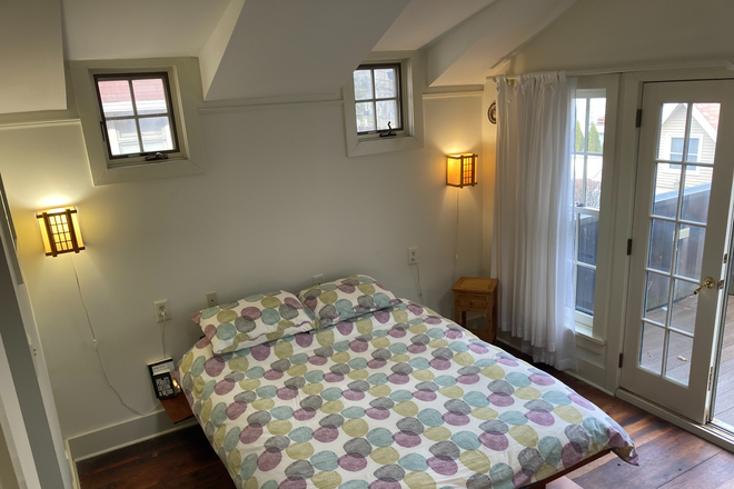 Bedroom - Furnished room for female-Greenview Ave-Princeton Apartments