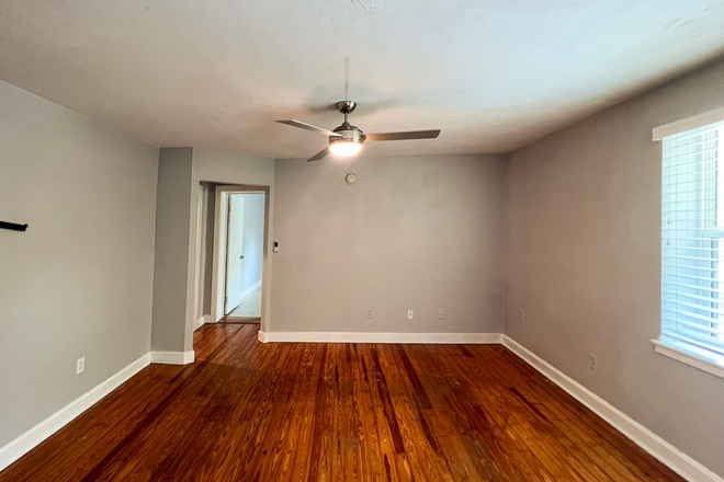 Photo - 2240 - College Park Apartments