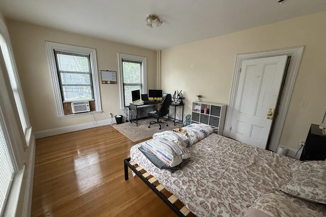 Bedroom - Summer Sublet: Private Room in Allston (Near Green Line B)