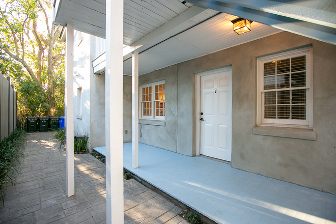 Porch / Entrance - 2 Bed 2 Bath Less than 2 miles to MUSC Apartments