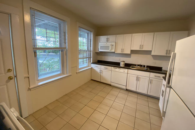 ! - Pet friendly NO BROKER FEE renovated 3 bed in Allston with balcony! HT/HW incl. Ref# 199572788 Apartments