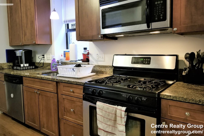 Kitchen - 4-bedroom with in-unit Laundry! Avail. 9/1/25! Apartments
