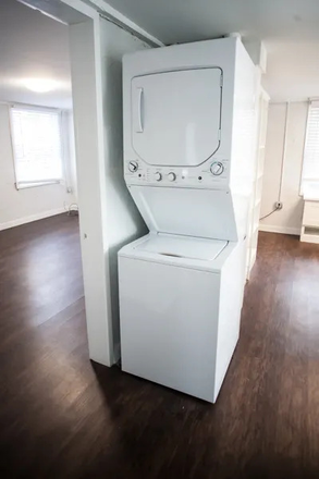 washer - Summer Sublet, Small 2bed/1bath, 15 min walk to campus or S bus. House