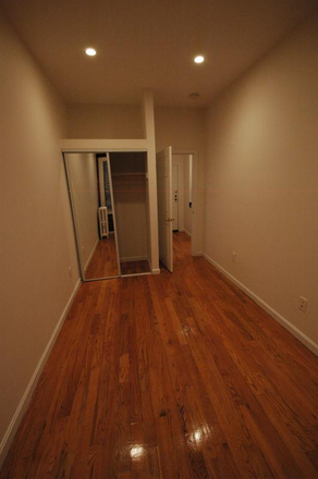 58 - Massive 4 bedroom 2 Bathroom apartment minutes From Campus !