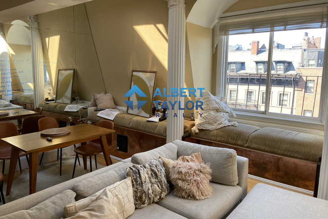 Living Area - *Front Facing 3Bed/2Bath - NO BROKER FEE* Apartments