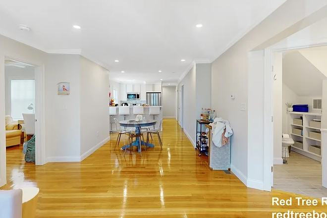 Living Area - Apartment very close to Boston College Campus