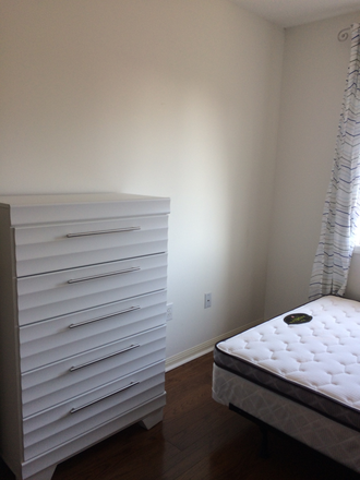 bedroom - 1 bed room with Private bathroom with 3 meals Fully Furnished Townhome