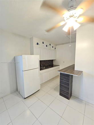 Kitchen - Cute efficiency apartment steps away from FIU