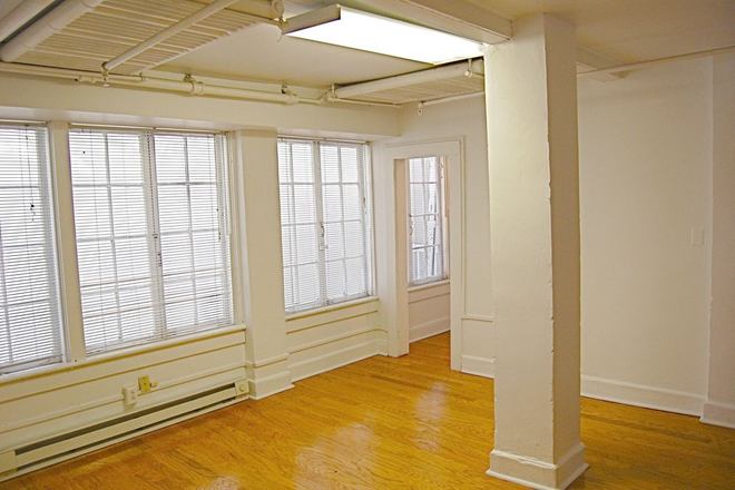 Living Room - 1212-C Wertland