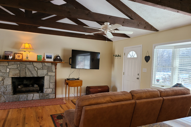 Living Area - Furnished 2-beroom Home W/All-Inclusive Rent!