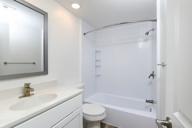 washroom - Radnor Crossing Apartments