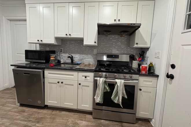 Kitchen - Sublet in renovated shared house close to campus