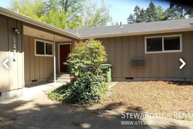 outside street view - Large House off E 30th