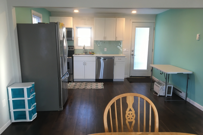 Kitchen - Available for a group of 4! 4 Bedroom home in Point Judith!