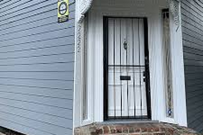 Outside View - 7222 Freret St