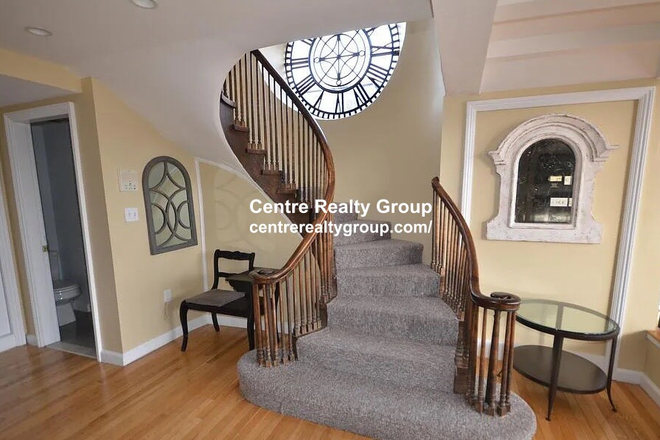 - - Huge Back Bay Penthouse | 2.5 BD 2 BA | No Broker Fee!