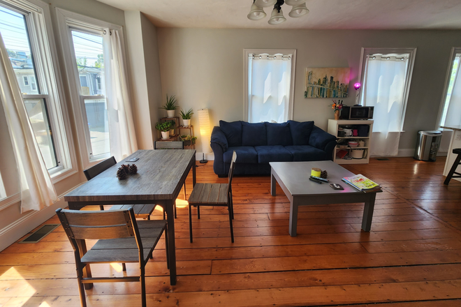 Living room - Room for Rent, All Utilities Included, WiFi, Ensuite Bath! Free Laundry Apartments