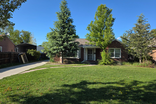 Front Yard - URGENT: Two roommates needed! Spacious 3-bedroom home in Millcreek with move-in June 1!