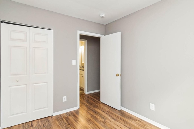 Bedroom 1 - 2 Blocks from JHH; Renovated Private Spaces with En Suites; Hopkins Security; Parking Available Townhome