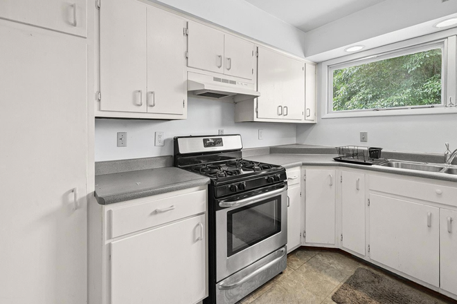 Kitchen - 1912 Indian Trail Drive House
