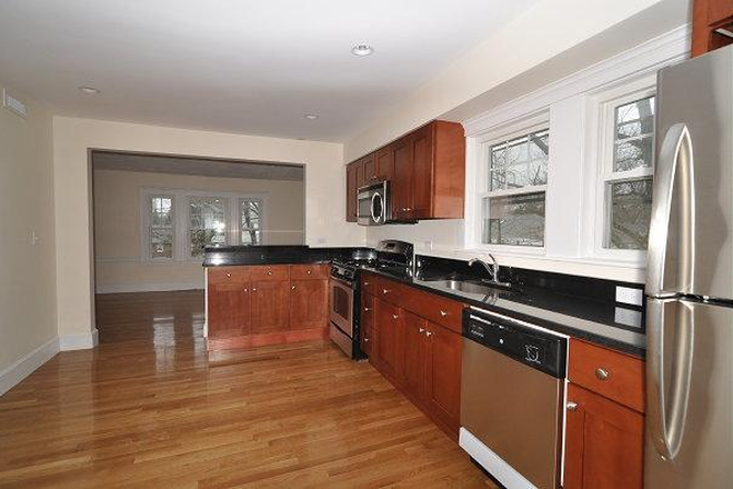 Call NOW for showings! 617-236-8600 - CROSBY RD - XL 2ND FLR 4BR FOR *9/1/2027* W/ 2 BATHS, RNTL PRKNG, LNDRY IN BLDNG, DECK NEAR CAMPUS Apartments