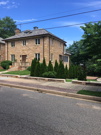 residence facing Oliver St. very quiet with free street parking - 5 bedroom 4.5 bathrooms single family residence with quick drive to Georgetown; beltway, Bethesda