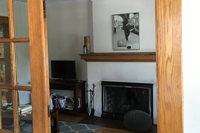 418 Main Living Room - Available 8/25/25 -Beautifully Renovated 5 Bedroom Home in Kerrytown