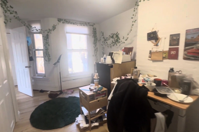 bedroom - 5 mins walk to Campus Apartments