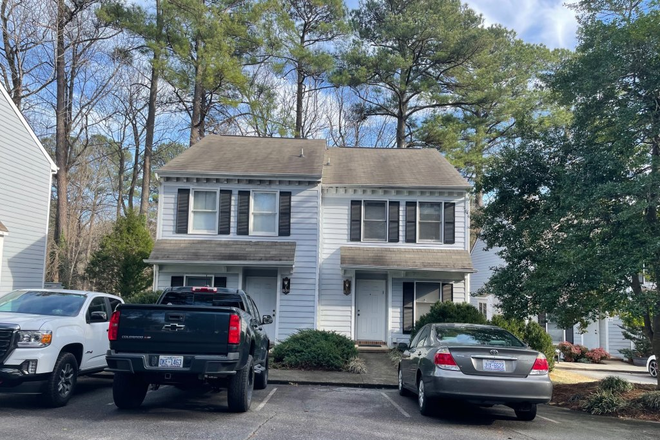 Outside (right unit) - Summer Sublease - 1 room with private bathroom in a 2 bedroom house