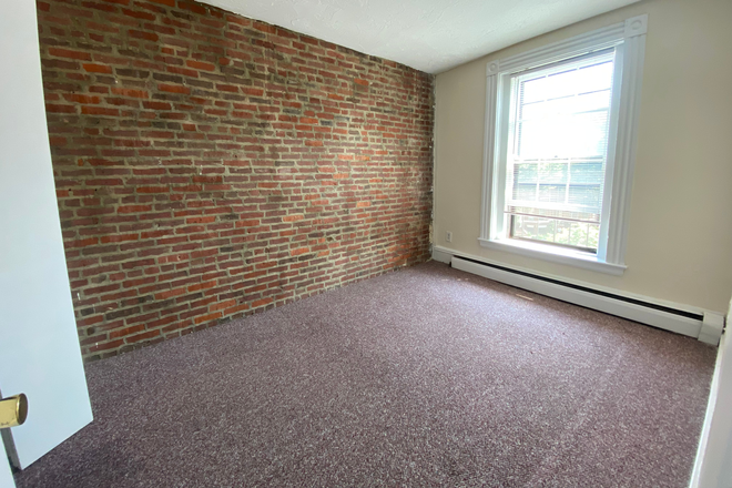 1 - Front Facing 1 bedroom on Symphony Rd for 9/1 Apartments