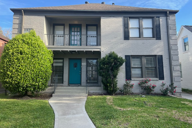 Front view - 2-Bed, 2-Bath Rental Near Rice University & Med Center Duplex