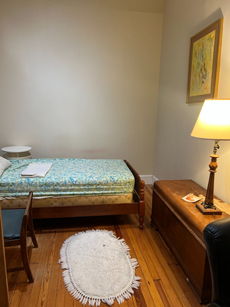 middle bedroom - Homeshare in Charles Village - Near Campus - 2 private bedrooms available