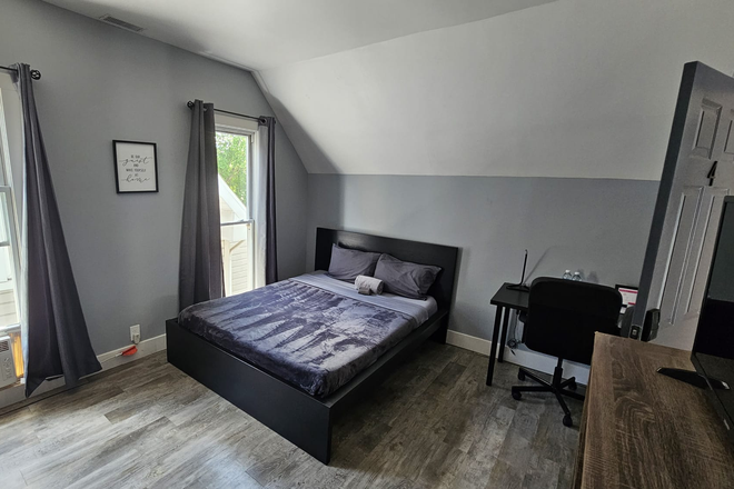Bedroom - Private Fully Furnished Room with All Amenities & Services Included Townhome