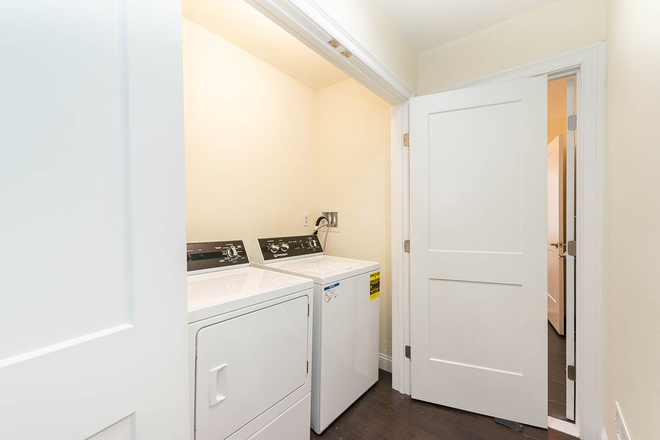 Washer/Dryer - Large renovated duplex in Medford Duplex