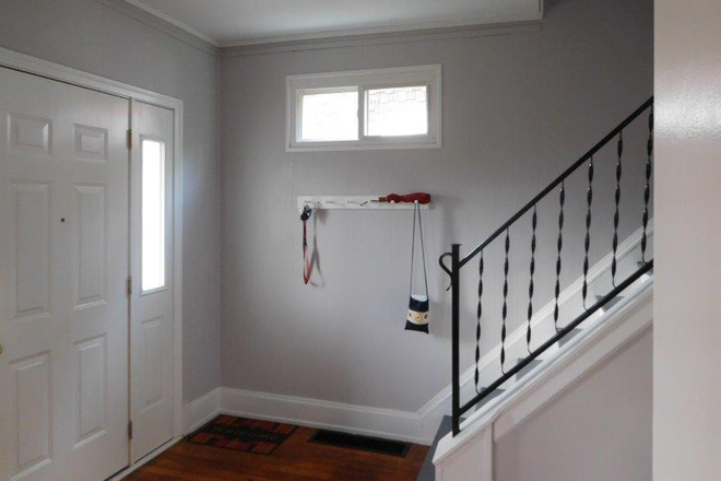 Front entry way - Xavier Student Rental - Spacious - Renovated - Safe and Close to Campus House