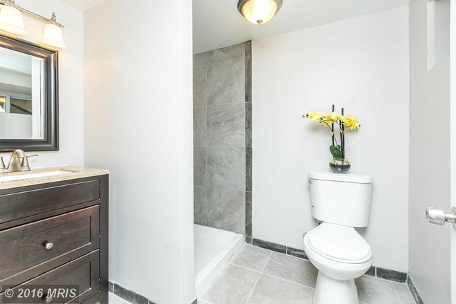 Bathroom 2 - ALL INCLUSIVE Room, Includes: Housekeeping + Water + Gas + Electric + Wifi + FURNISHED