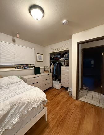 Bedroom - Spring/Summer Sublease Fully Furnished Near Campus Triplex