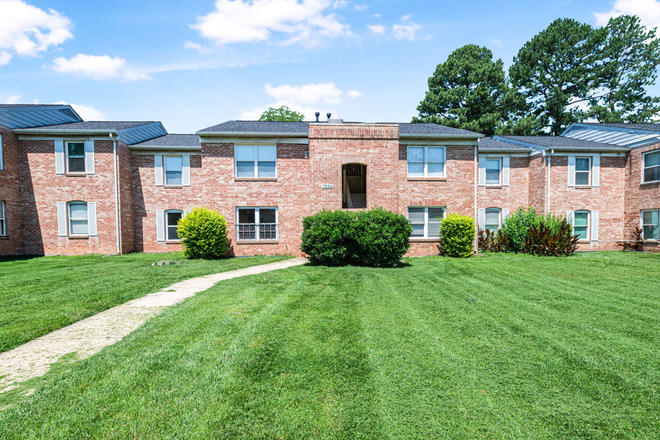 Front Exterior - Minutes from Campus- 2 Bedroom 2 full bathroom condo