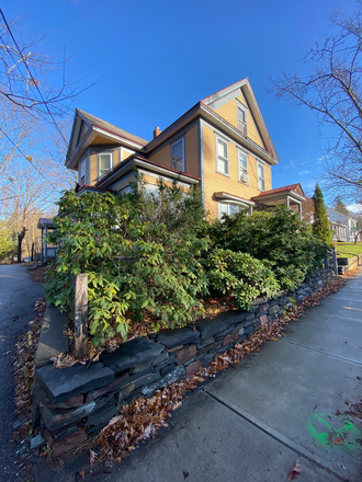 Exterior - 4 Bedroom, $3,700, Quiet Hill Section, Burlington Apartments
