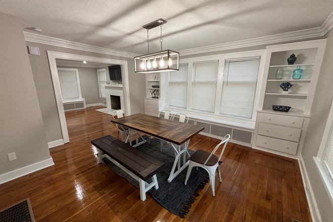 Dining room - Furnished Room Available for Rent at Case Western Reserve University