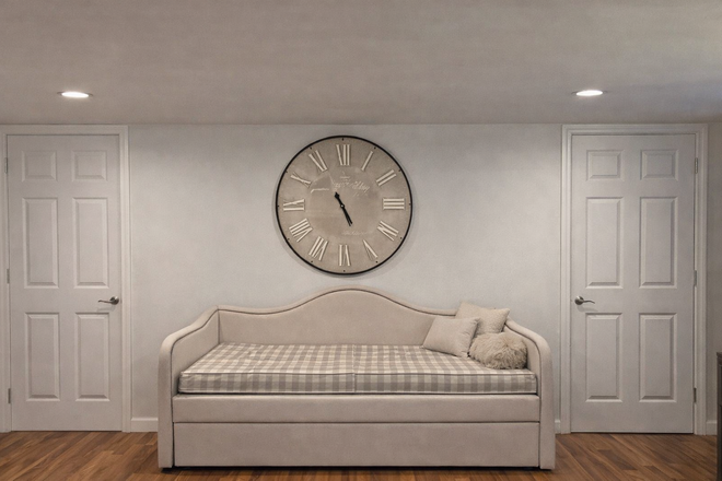 PRIVATE ENTRACE FOR EACH ROOM - Private Basement Suite Near Adelphi - Hofstra -NCC Apartments