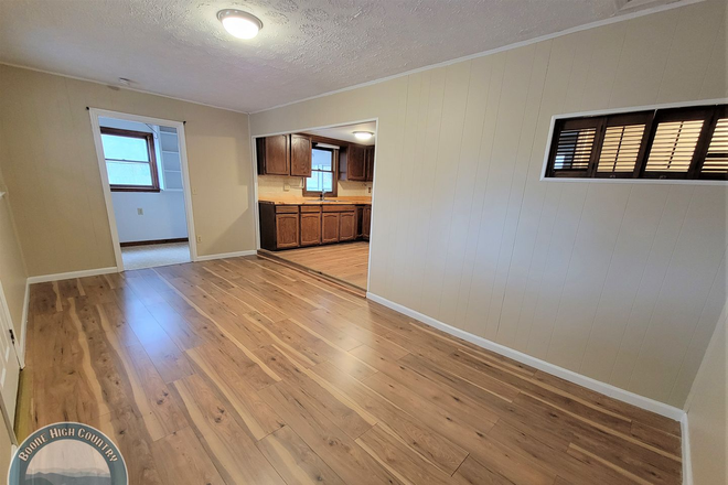 Photo - 2 Bedroom Right in Town! House